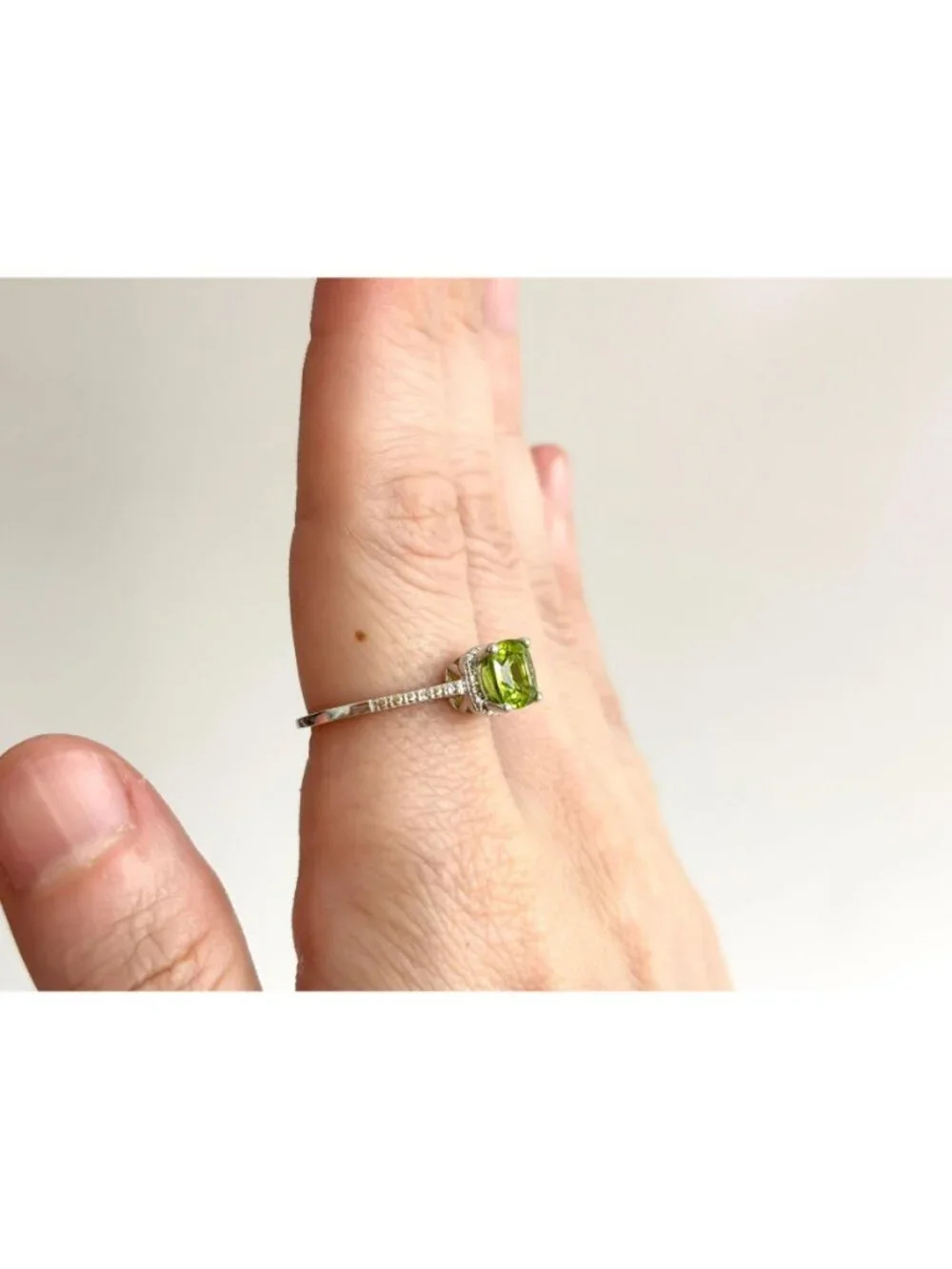 Peridot Cushion Cut Gemstone CZ Lined Sterling Silver 925 Vintage Ring - sz 7.75